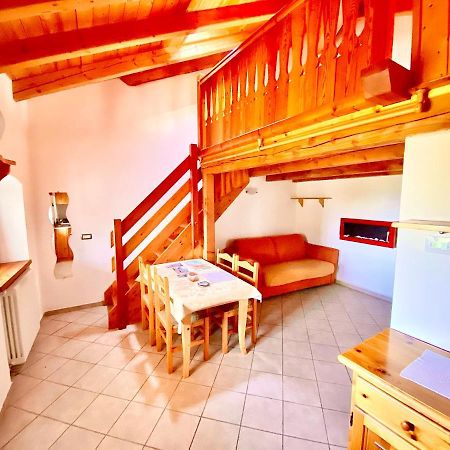 Attico Panoramico Con Soppalco Apartment Gignod Bagian luar foto