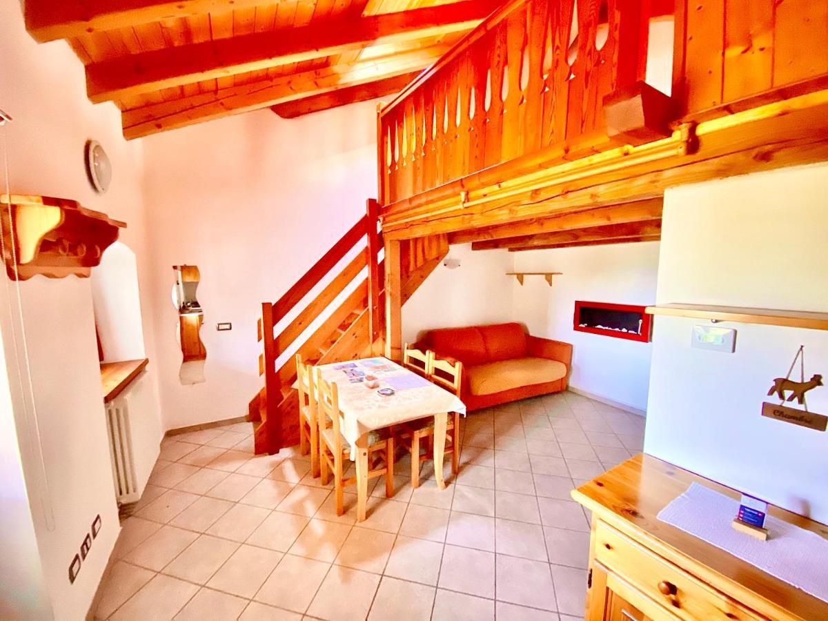 Attico Panoramico Con Soppalco Apartment Gignod Bagian luar foto