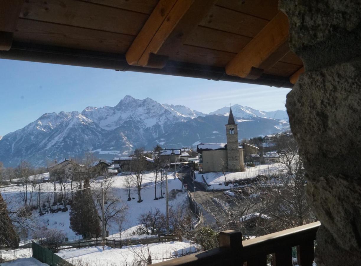 Attico Panoramico Con Soppalco Apartment Gignod Bagian luar foto