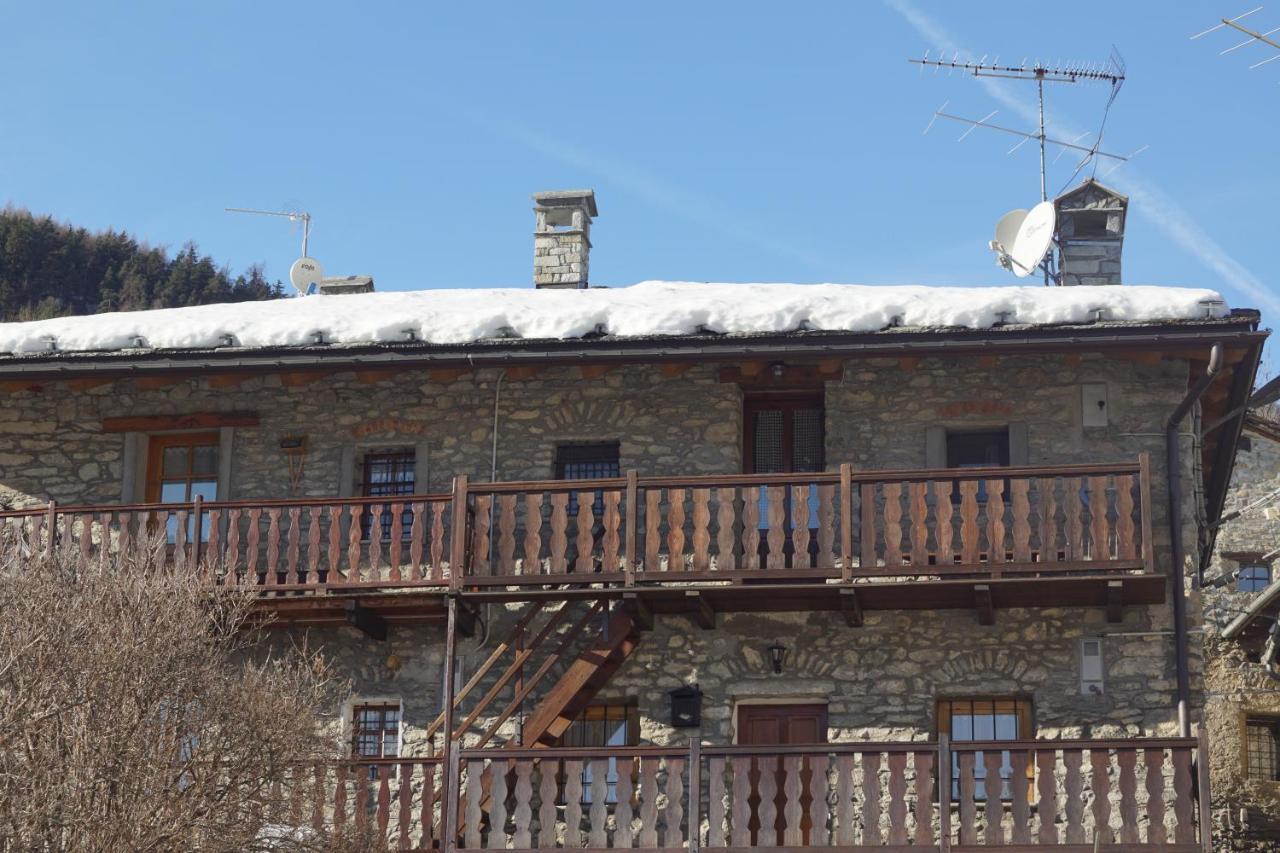 Attico Panoramico Con Soppalco Apartment Gignod Bagian luar foto